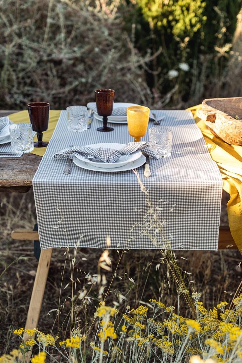 Chemin de table en lin sans taches