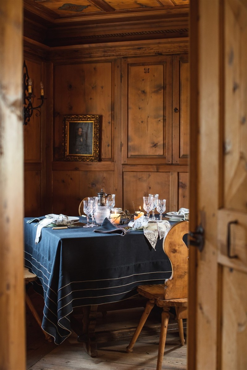 Linen Sfogliatella Tablecloth