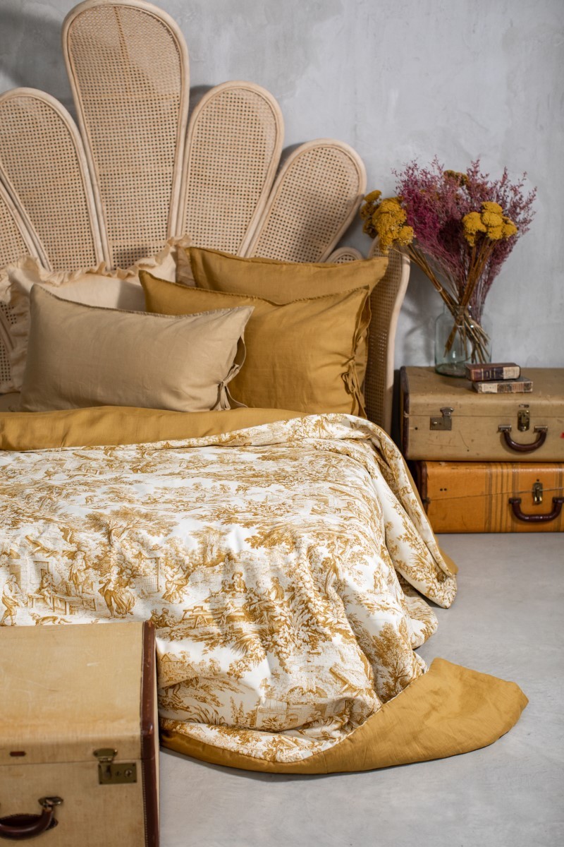 Pure Reversible Bedspread in Linen