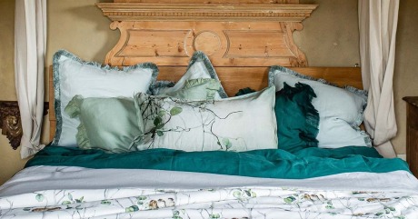 La chambre à coucher en automne : tendances, matériaux de luxe et entretien du linge